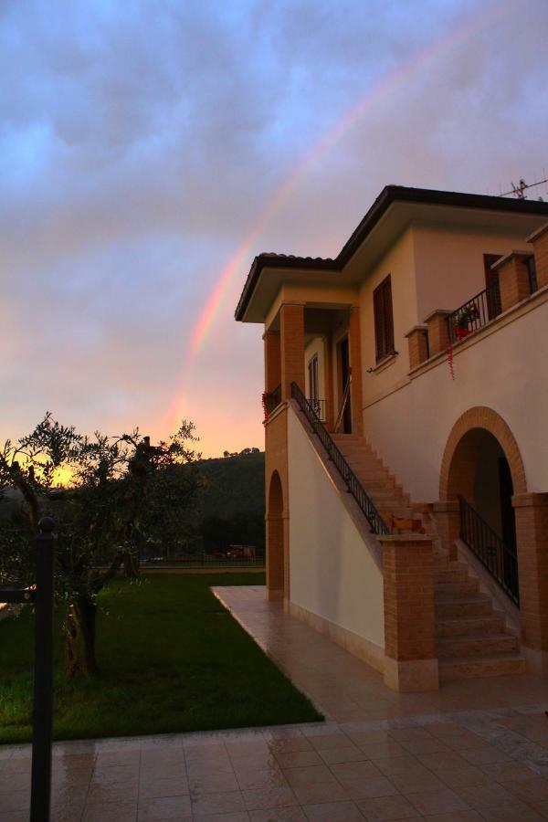 Residence Stella Del Gran Sasso Colledara Exterior foto
